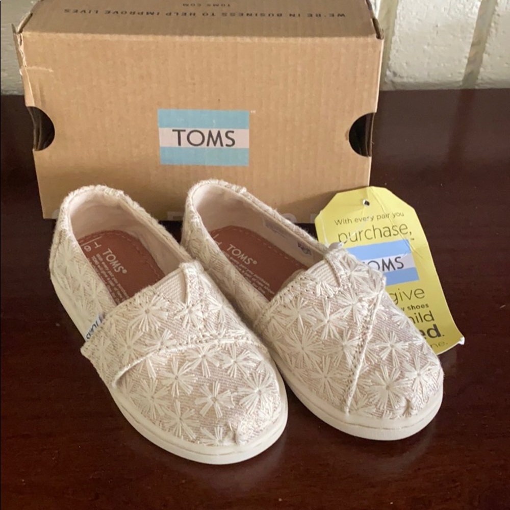 Cream Velcro slide ons